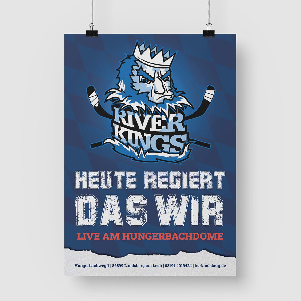 Hängendes Werbeplakat des HC Landsberg mit Slogan-Aufschrift "Hier regiert das wir" und Logo